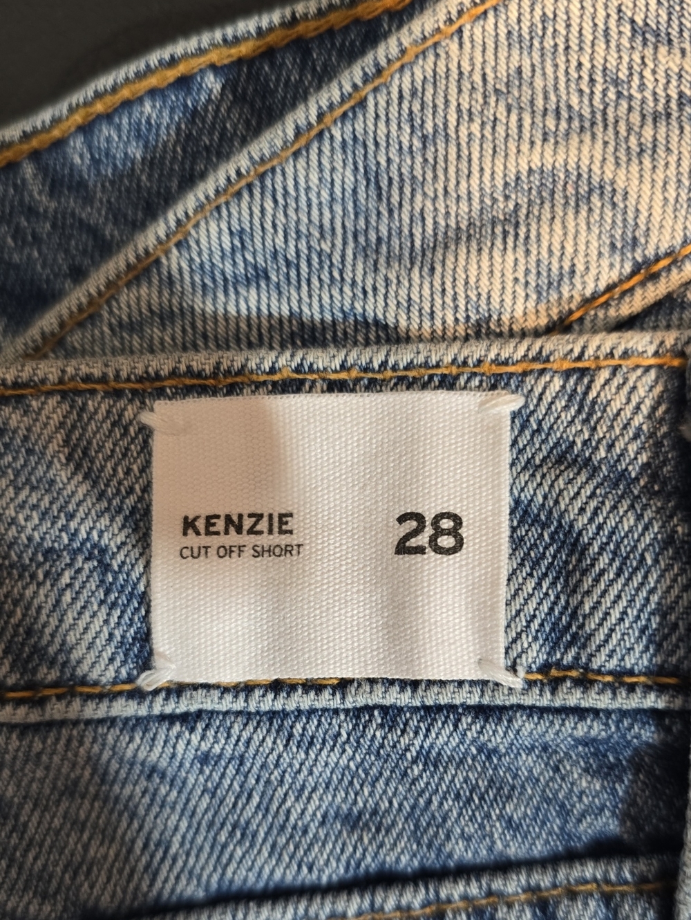 Hudson Jeans 'Kenzie' Cut Off Denim Shorts with Black Studded Front Size 28 NWOT - Picture 13 of 13